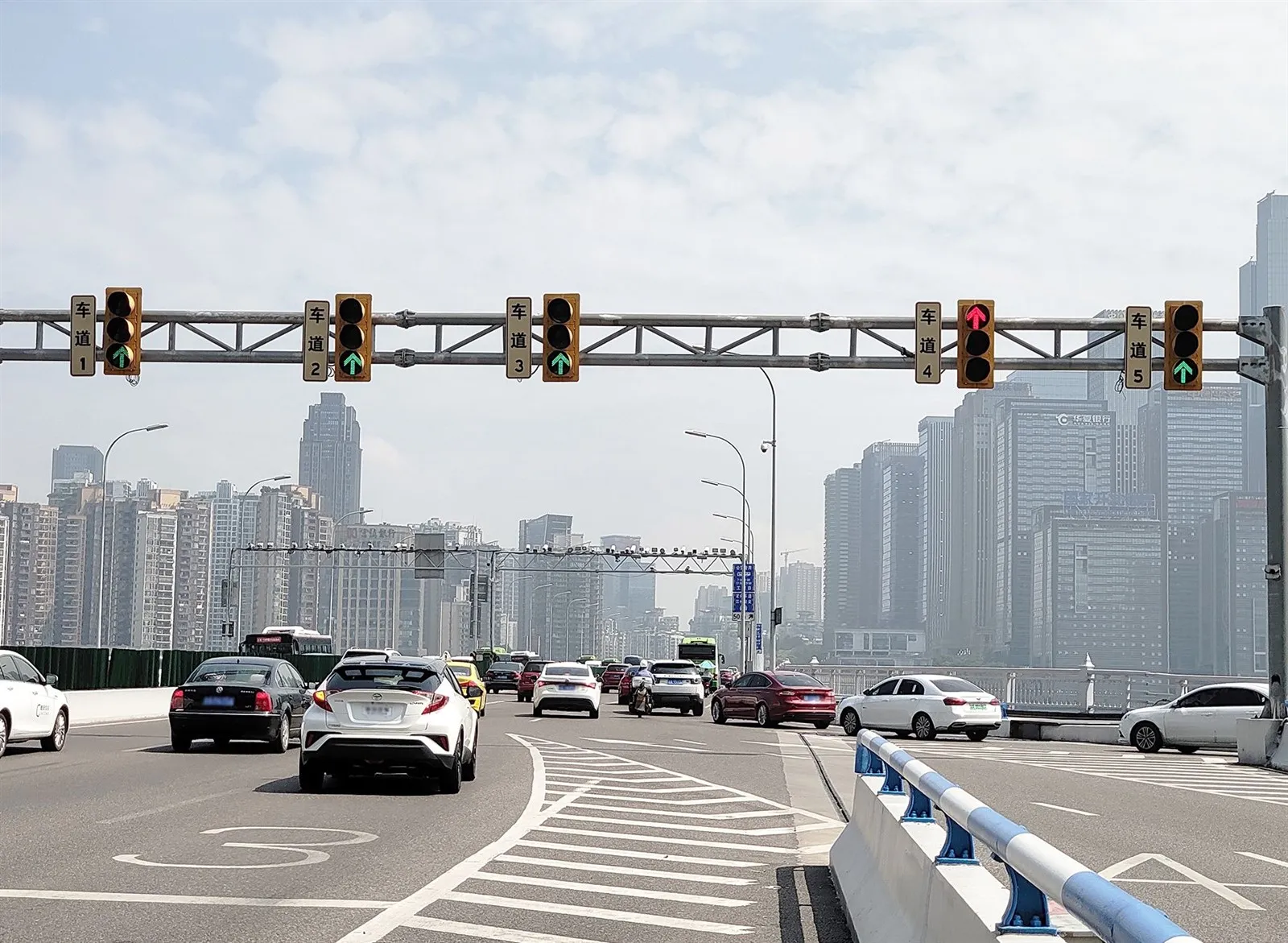 Traffic Light System- Intelligent Multi-Lane Convergence Traffic Light System- Intelligent Multi-Lane Convergence